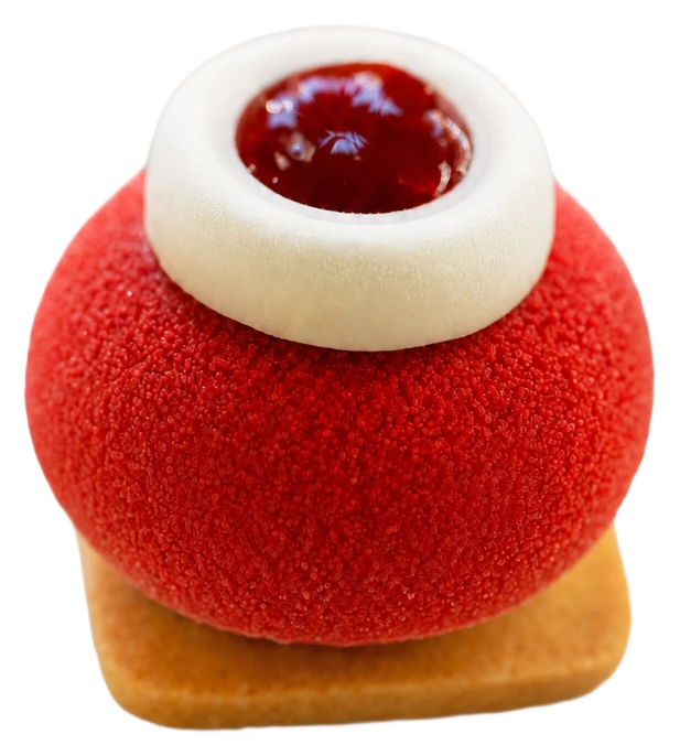 Dôme rouge velours à cœur de griotte cerclé de crème blanche, sur socle de sablé
